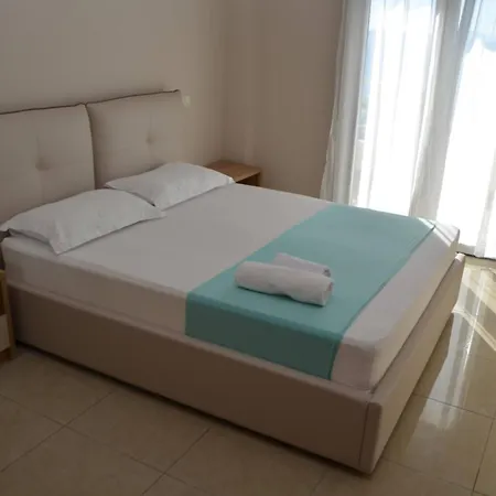 Saint Tropez * Sarandë